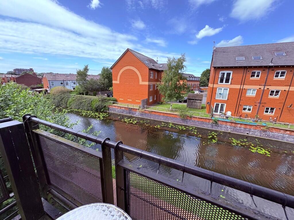 Pendle Court, Leigh, WN7 3AB photo 2