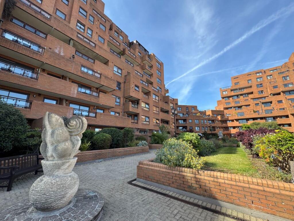 Main image of property: Flat 90 Free Trade Wharf, 340 The Highway, London, E1W 3ET