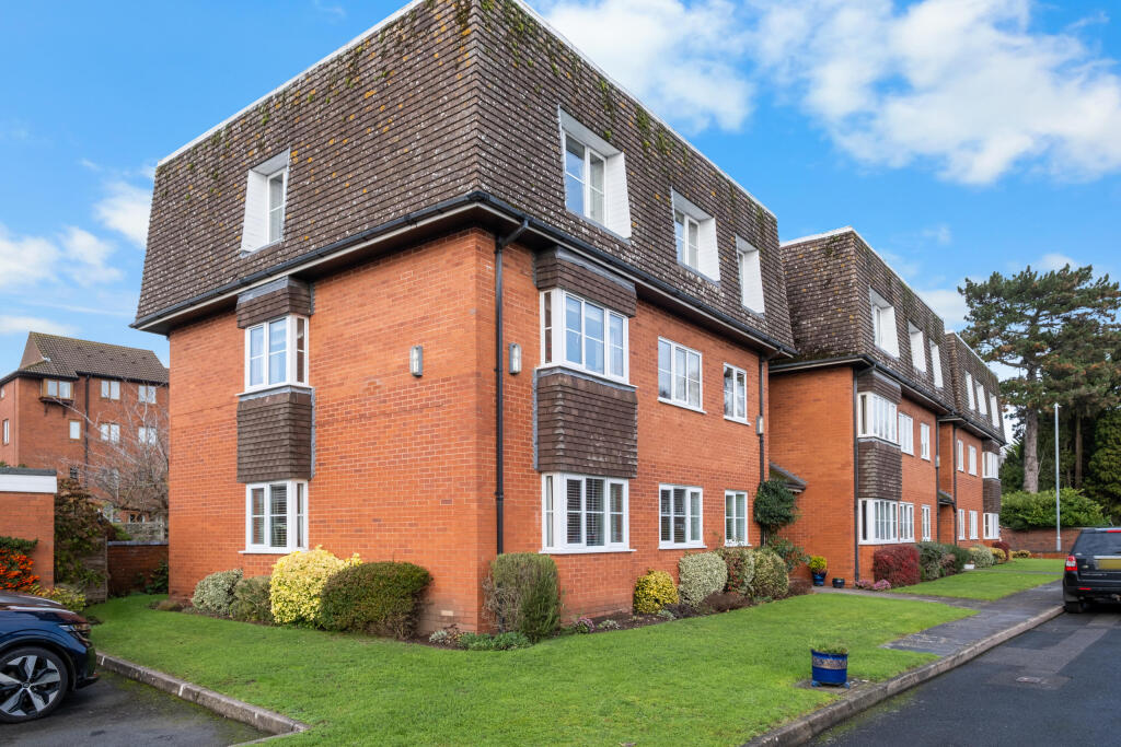 Main image of property: Flat 3, Raglan Court, 30 New Road, Bromsgrove B60 2JJ