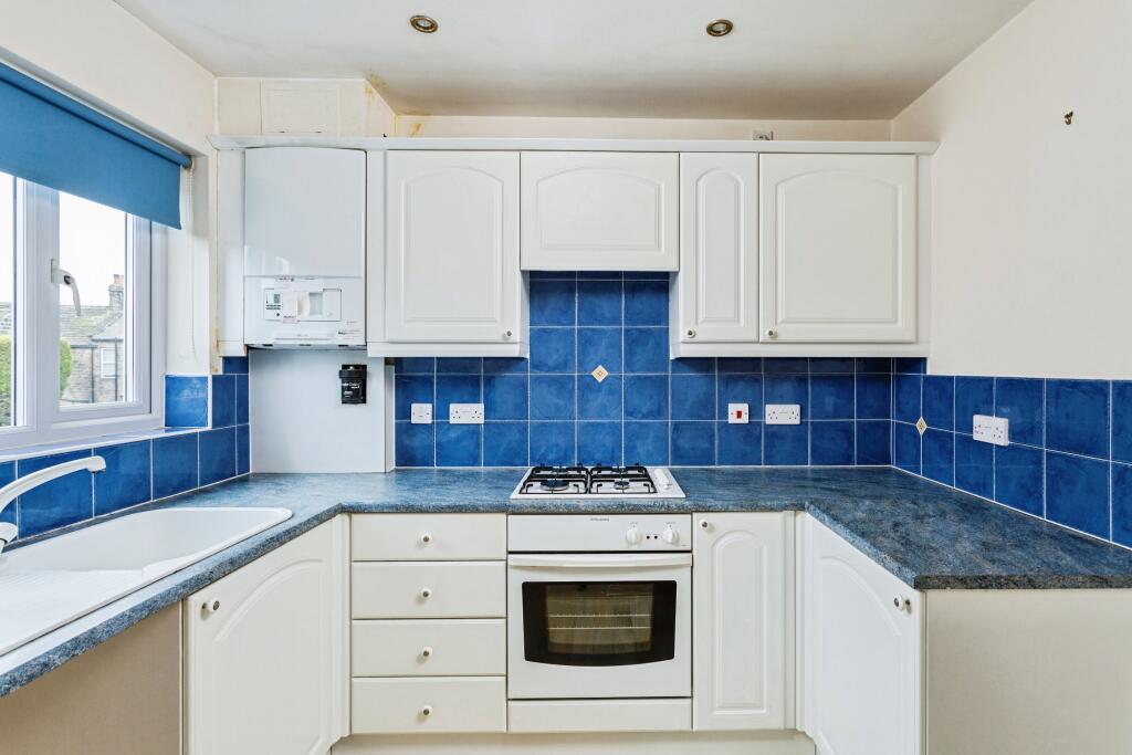 House in Leeds, West Yorkshire - View 2