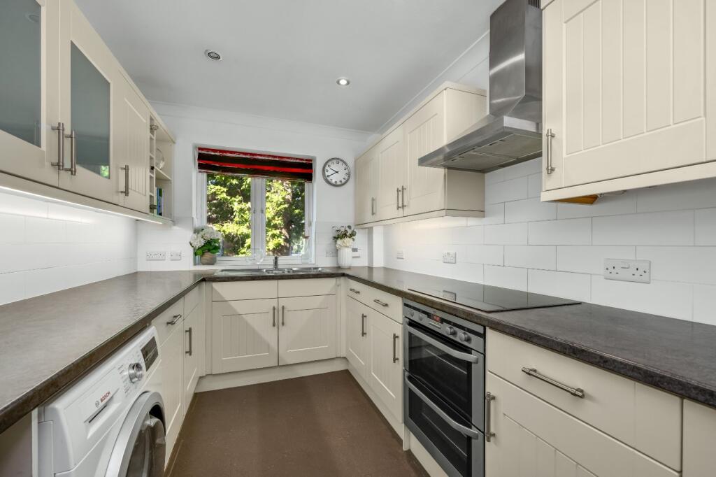 Apartment in Kingston upon Thames - View 5