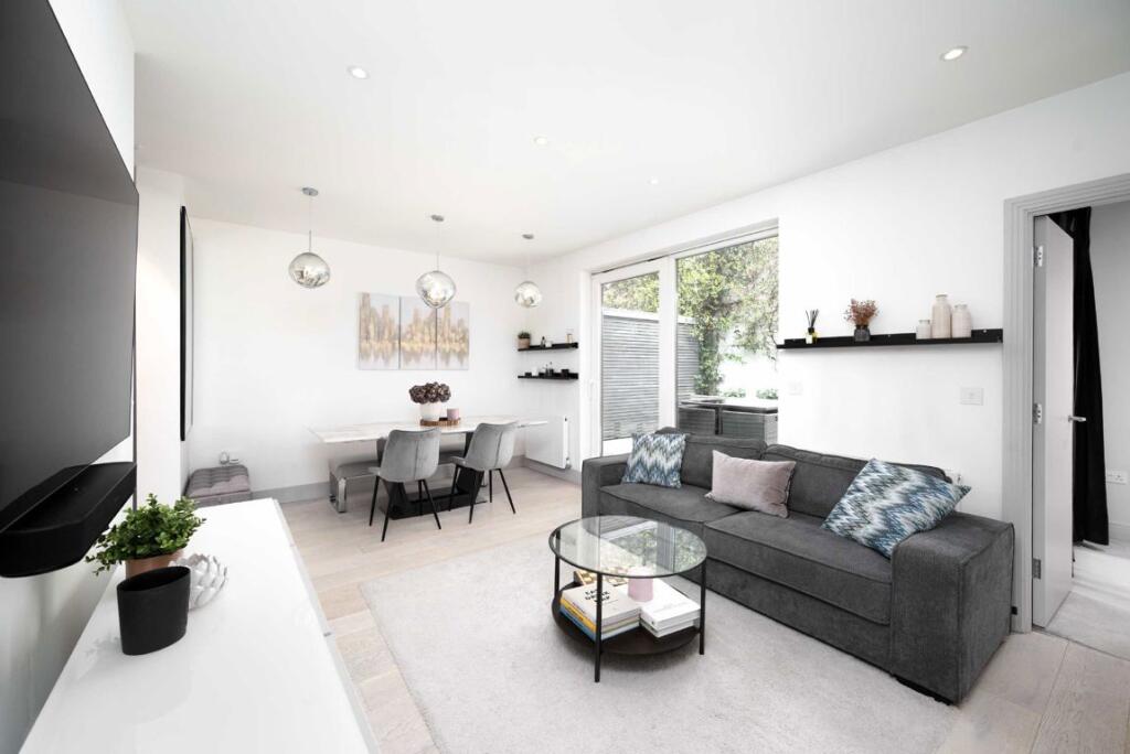 Apartment in London, Church End
