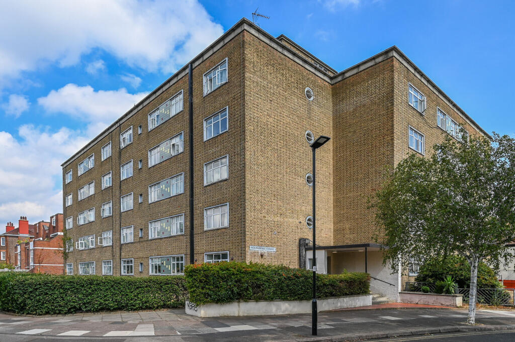 2-bed flat on Holsgrove Court, East Acton, London, W3, £340,000