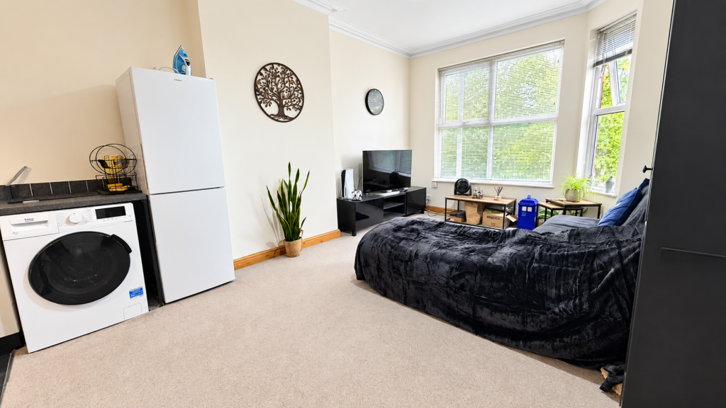 Apartment in Stockport, Heaton Norris, Shaw Heath - View 2
