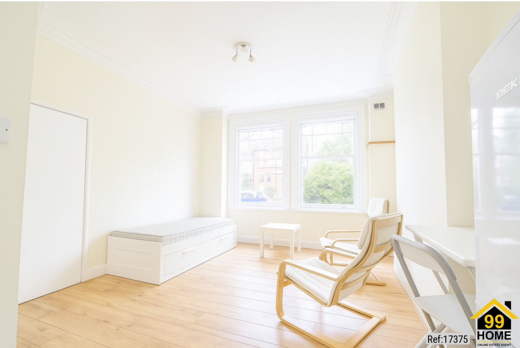 Apartment in London, Merton Park - View 2