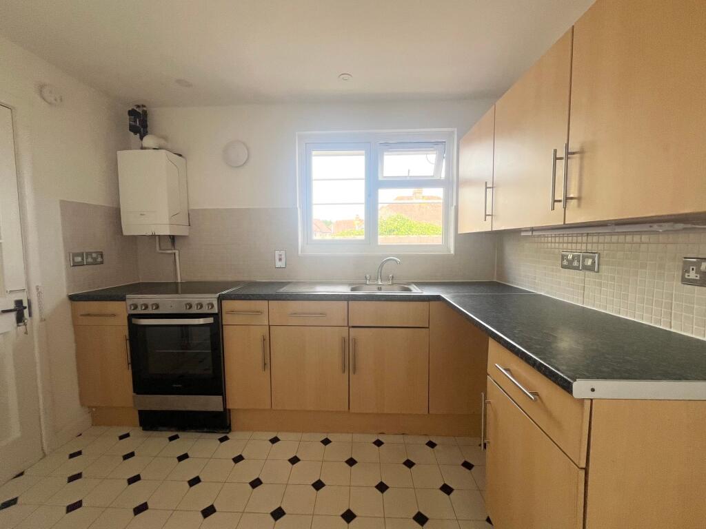 Meadow Way, Littlehampton, BN17 photo 4