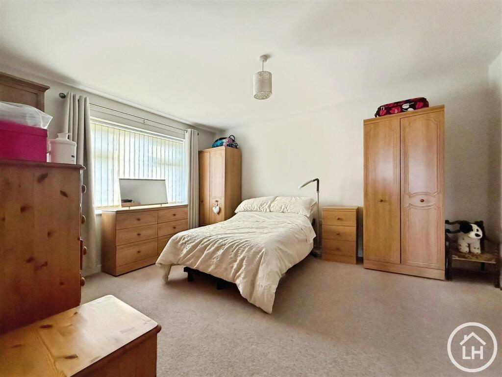 Apartment in Swale, Howt Green, Milton Regis - View 5