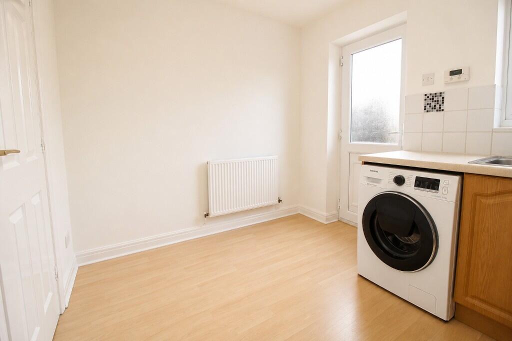 Kingsbury Way, Kingswood, Hull, East Riding Of Yorkshire, HU7 photo 4