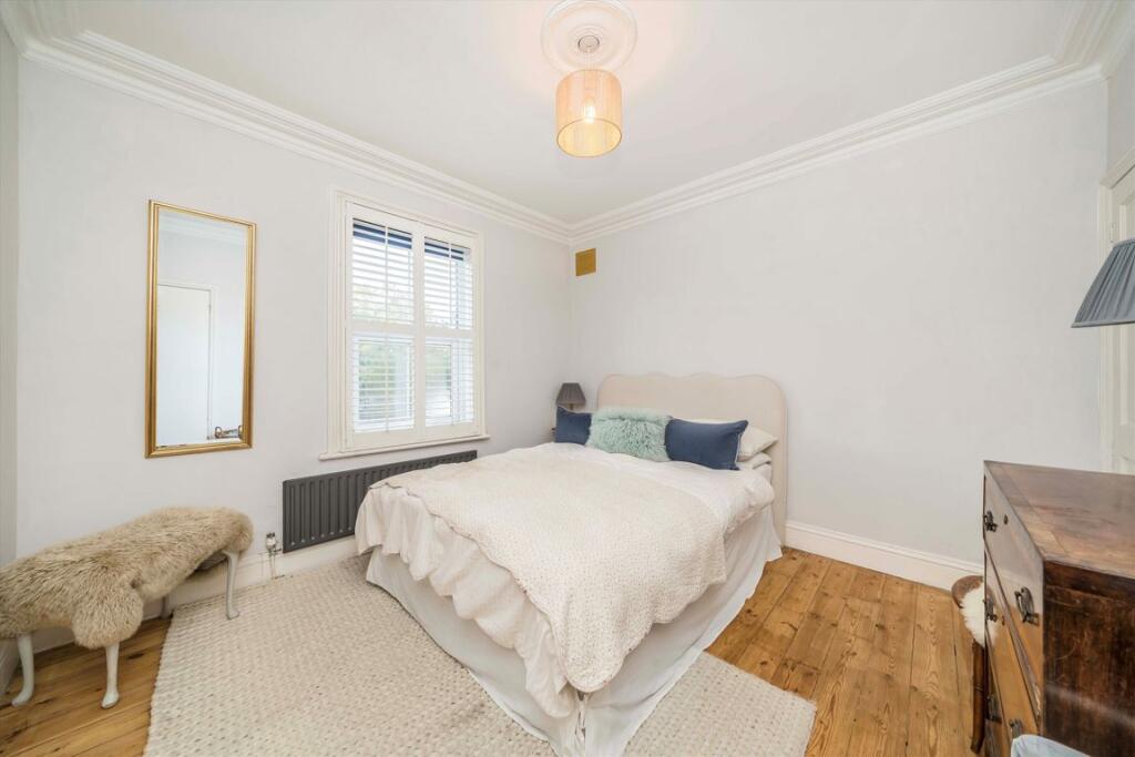 House in London, Royal Borough of Kingston upon Thames - View 5