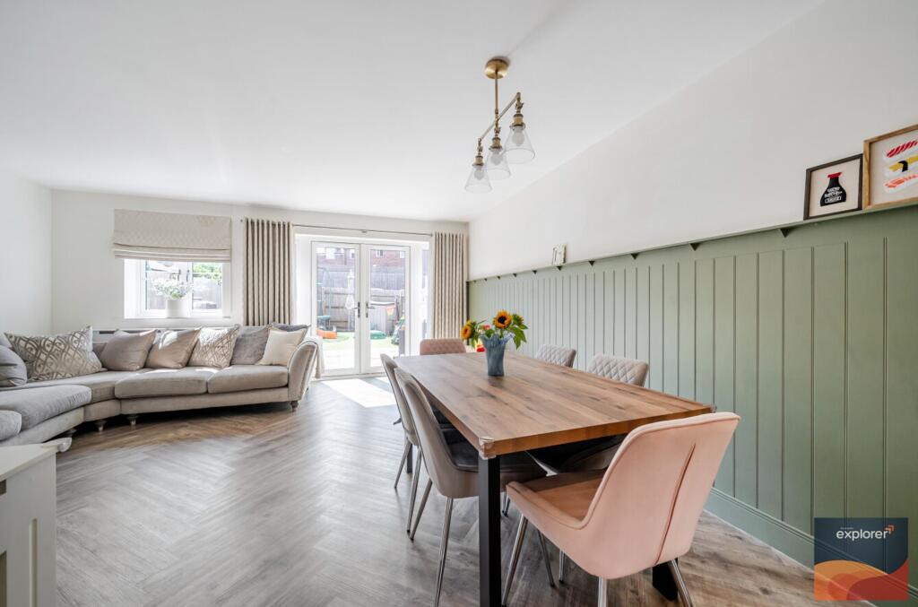House in Basingstoke and Deane, Longacre, Kempshott Park - View 3