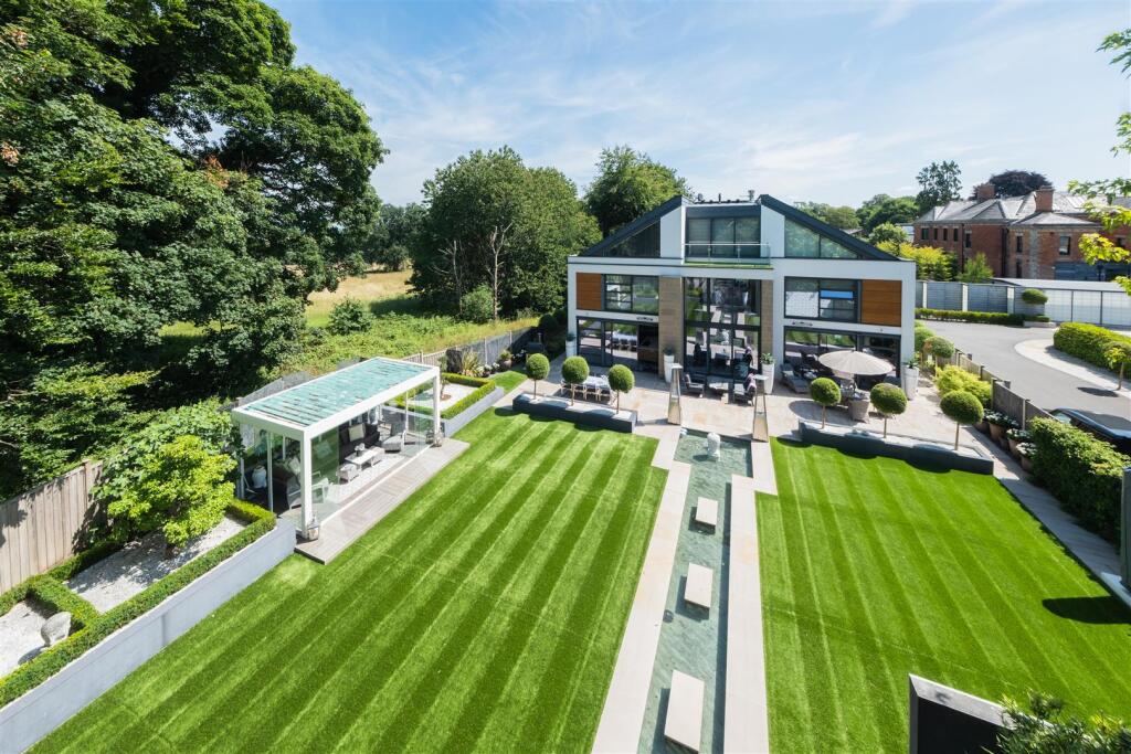 An immaculately presented and contemporary detached family home in Hartford photo 3
