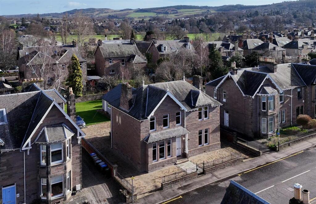 Main image of property: 26 Balhousie Street, Perth, PH1 5HJ