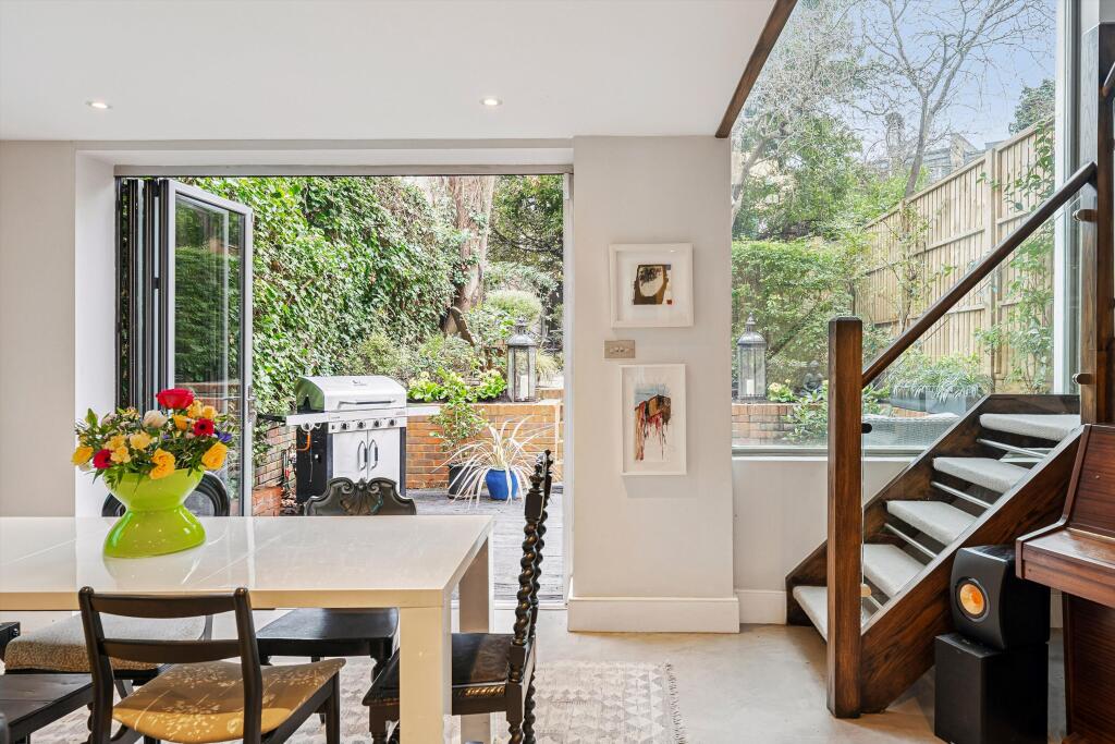 St. James's Drive, London SW17 photo 3