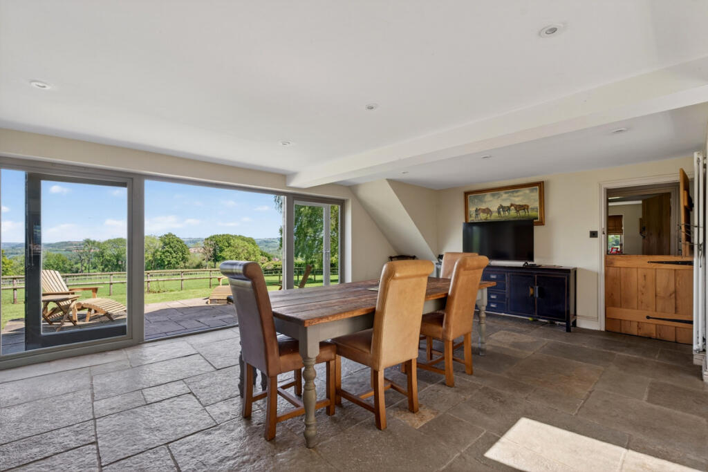 House in Worcester - View 4