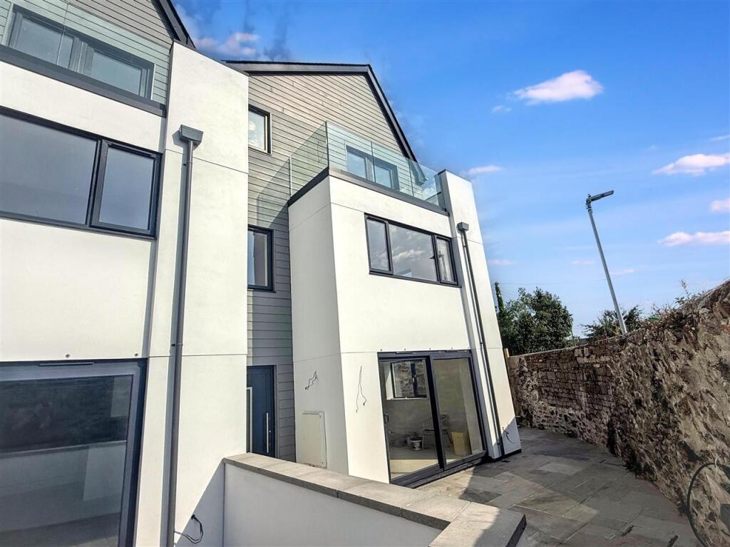 Main image of property: CARHARRACK