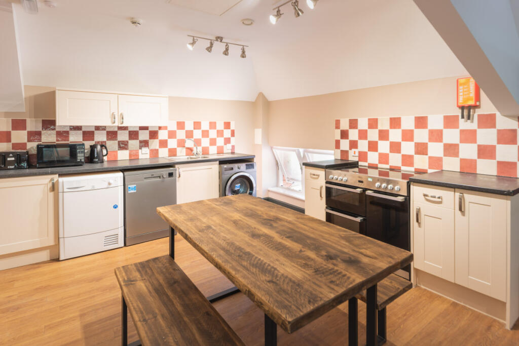 Apartment in Exeter - View 3