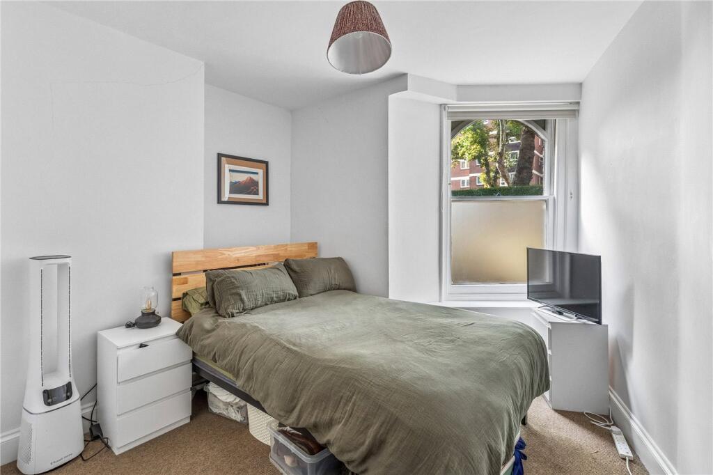 Apartment in London - More