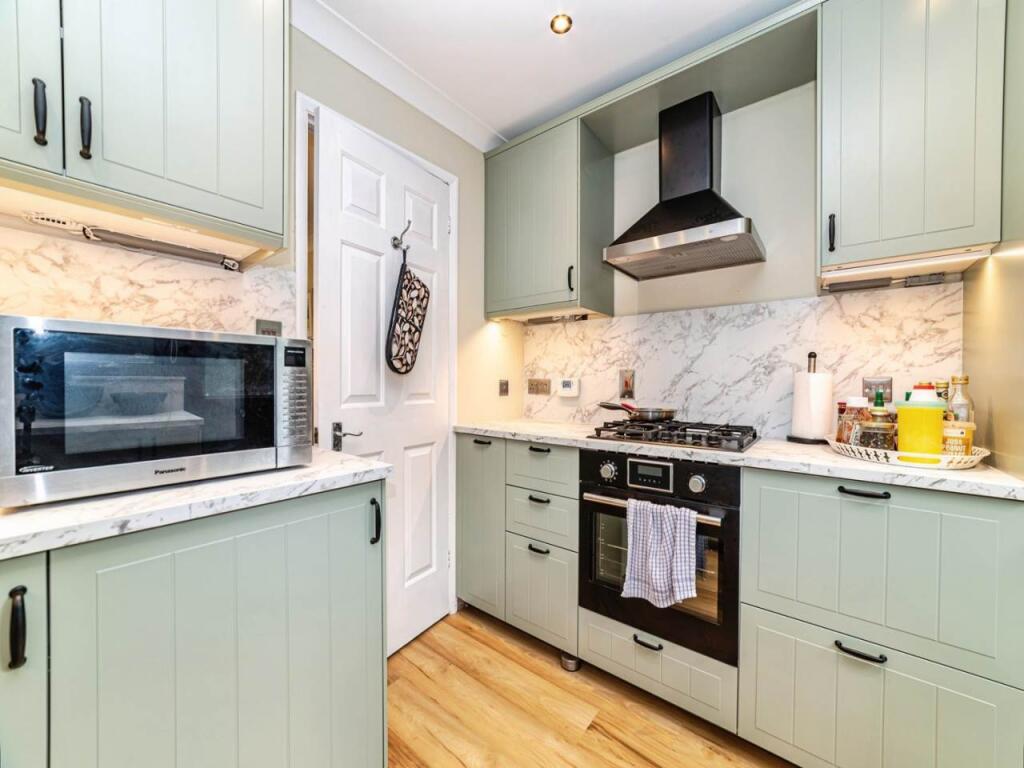 House in Basingstoke and Deane, Hatch Warren - View 5