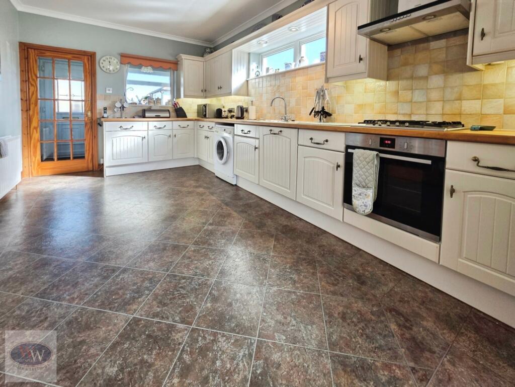 House in Bradford, Baildon - View 4