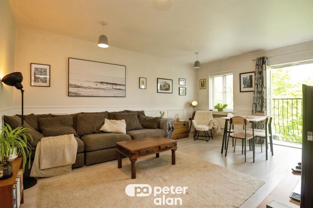 Apartment in Cardiff, Pontprennau - More
