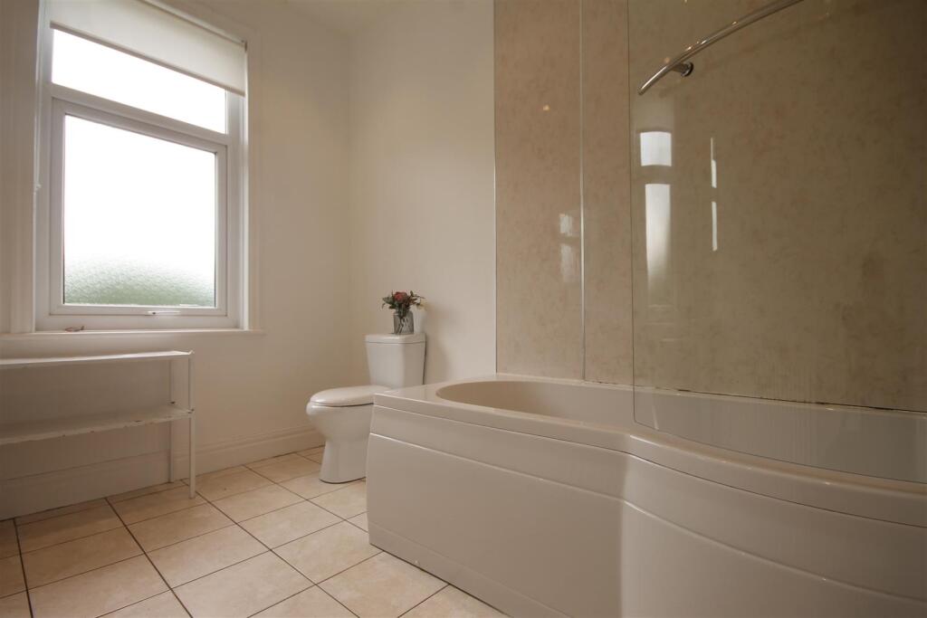 House in Newcastle upon Tyne, Gosforth - More