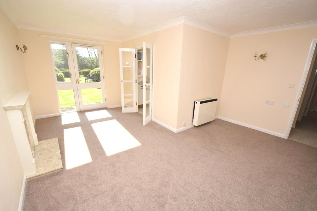 Moorfield Court, Newland Street, CM8 photo 3