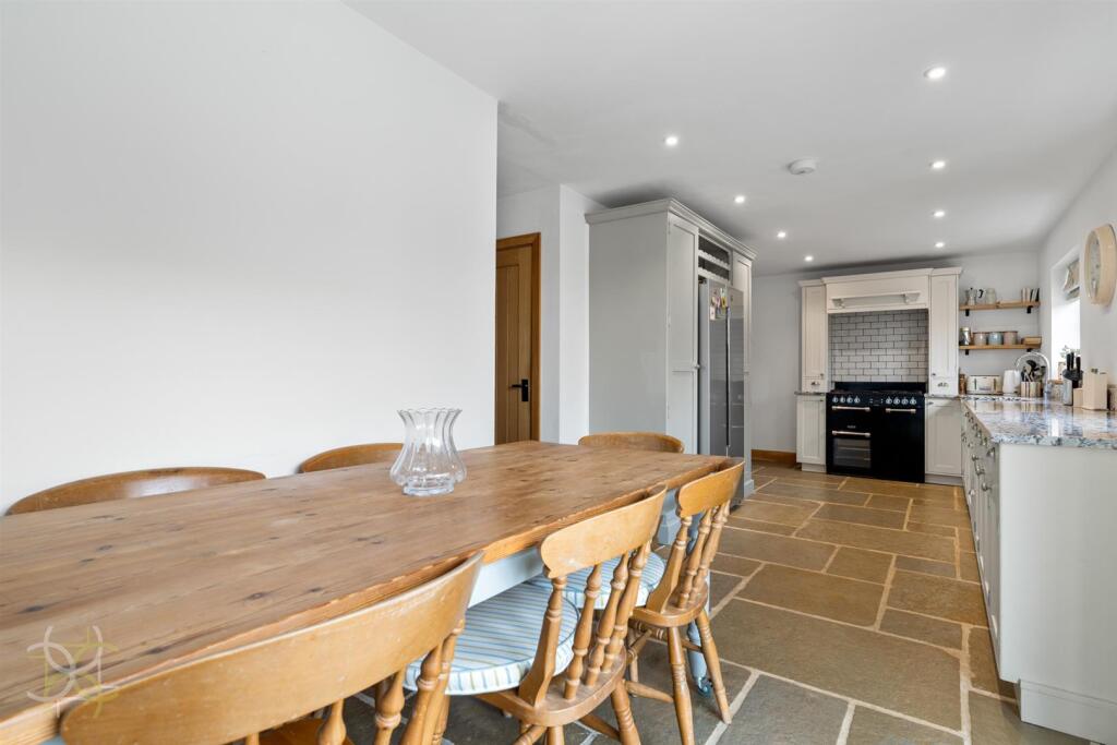 House in Worcester - View 3