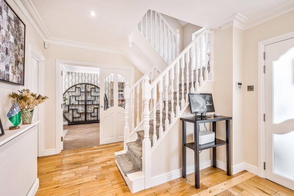 House in Ilford, Clayhall - View 3