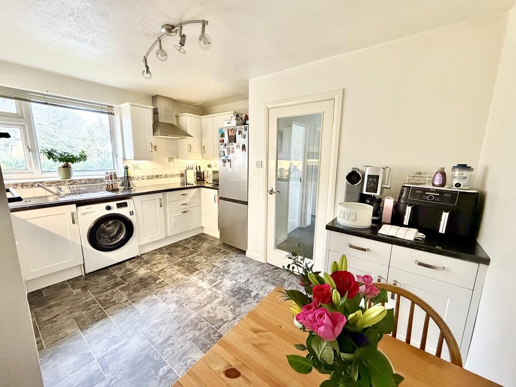 Birkdale Court, Broadstone photo 2