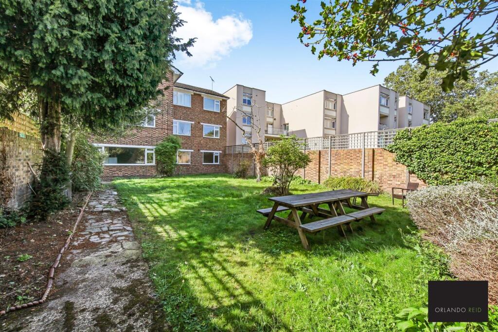 Apartment in London - View 2