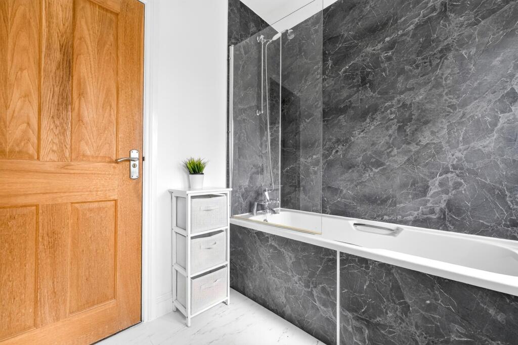 House in London - View 5