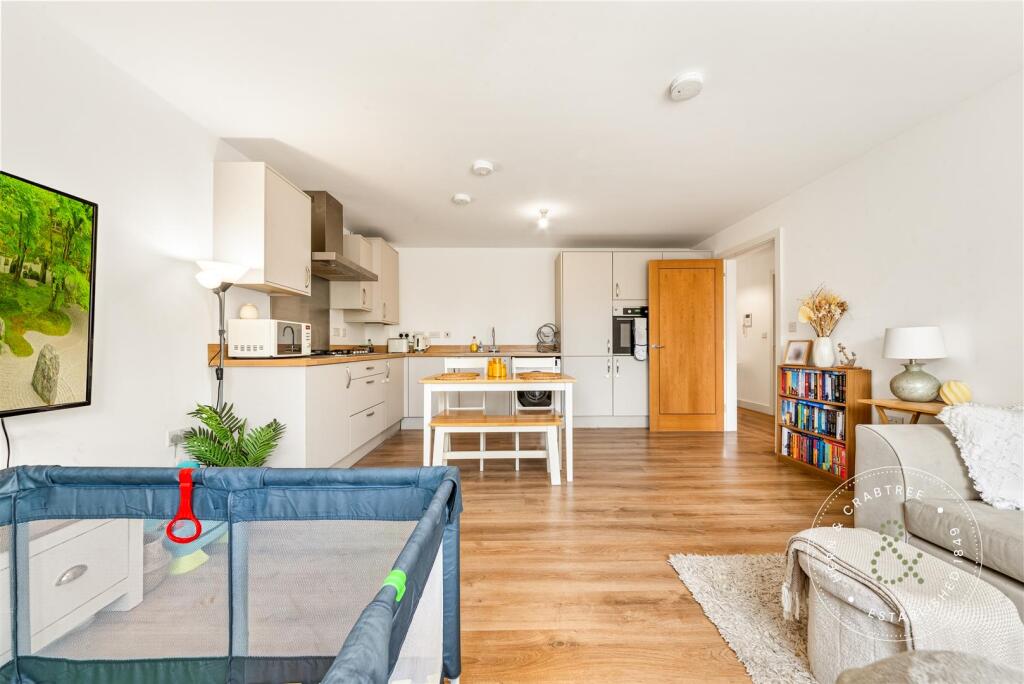 Apartment in Cardiff, Pentrebane, Fairwater - View 4