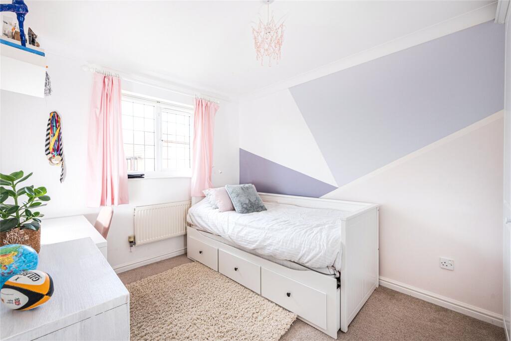 House in Milton Keynes, Caldecotte, Walton - More