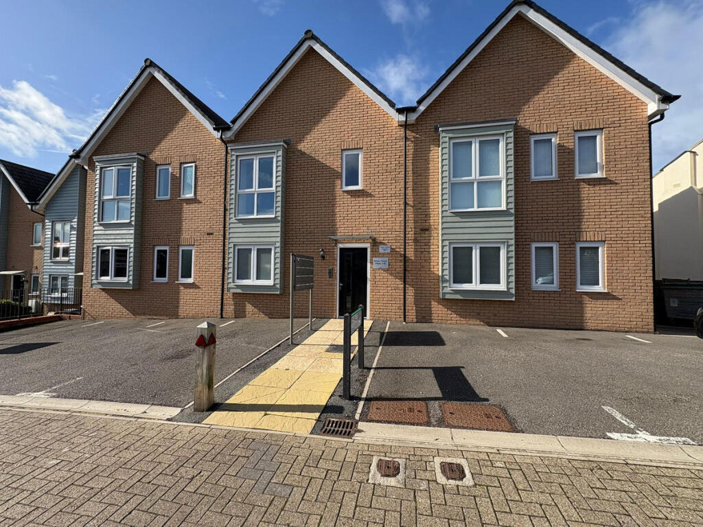 Apartment in Dacorum, Hertfordshire - View 2