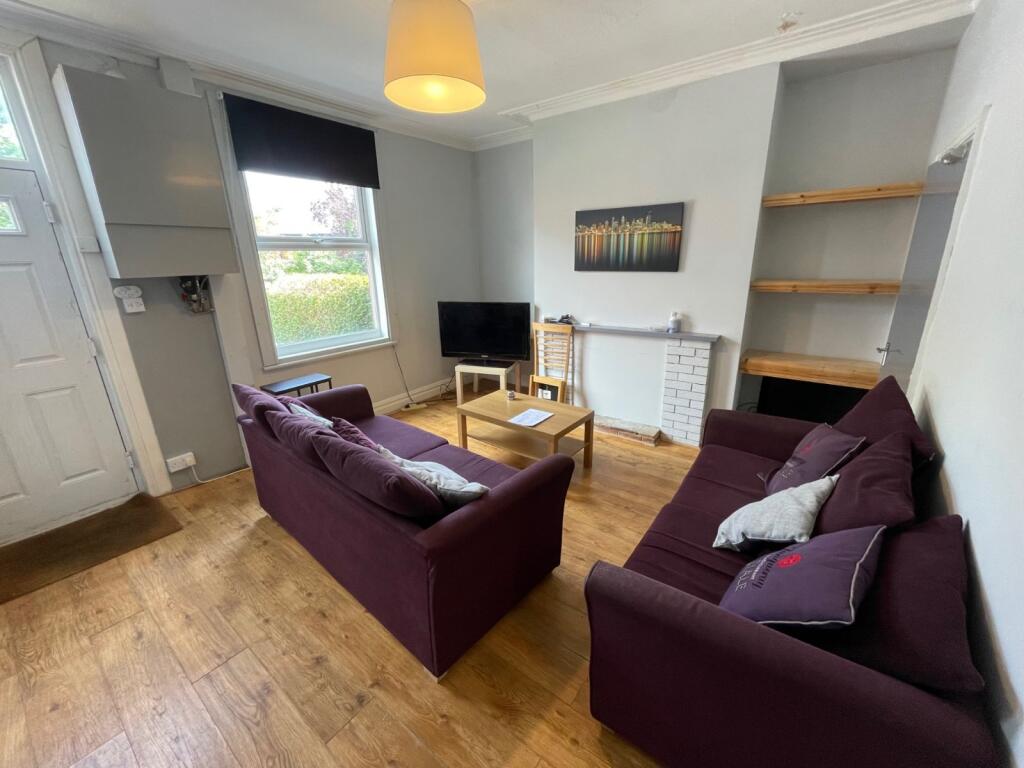 House in Leeds, West Yorkshire - View 3