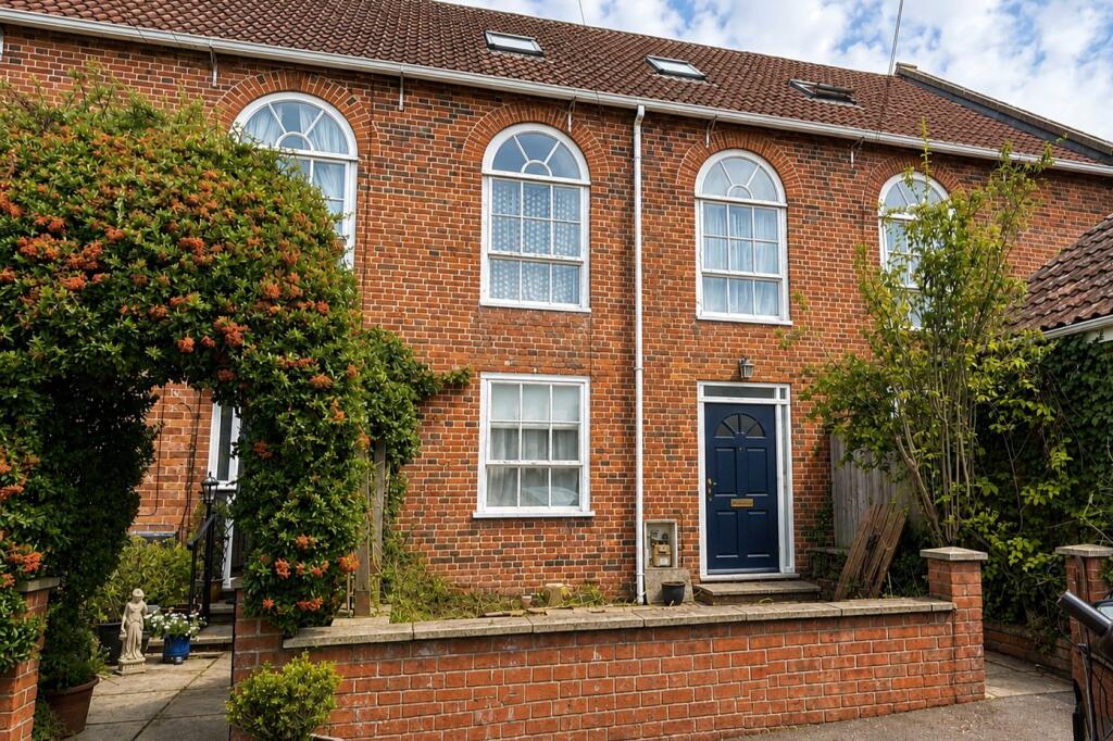Main image of property: Hampton Mews, The Tynings