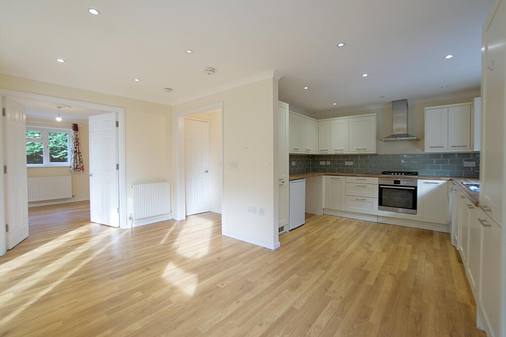 Tyne Crescent | Bedford | Beds | MK41 | great position photo 2