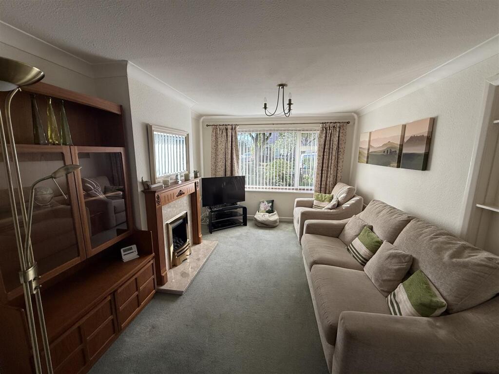 House in Sheffield, Handsworth - View 3