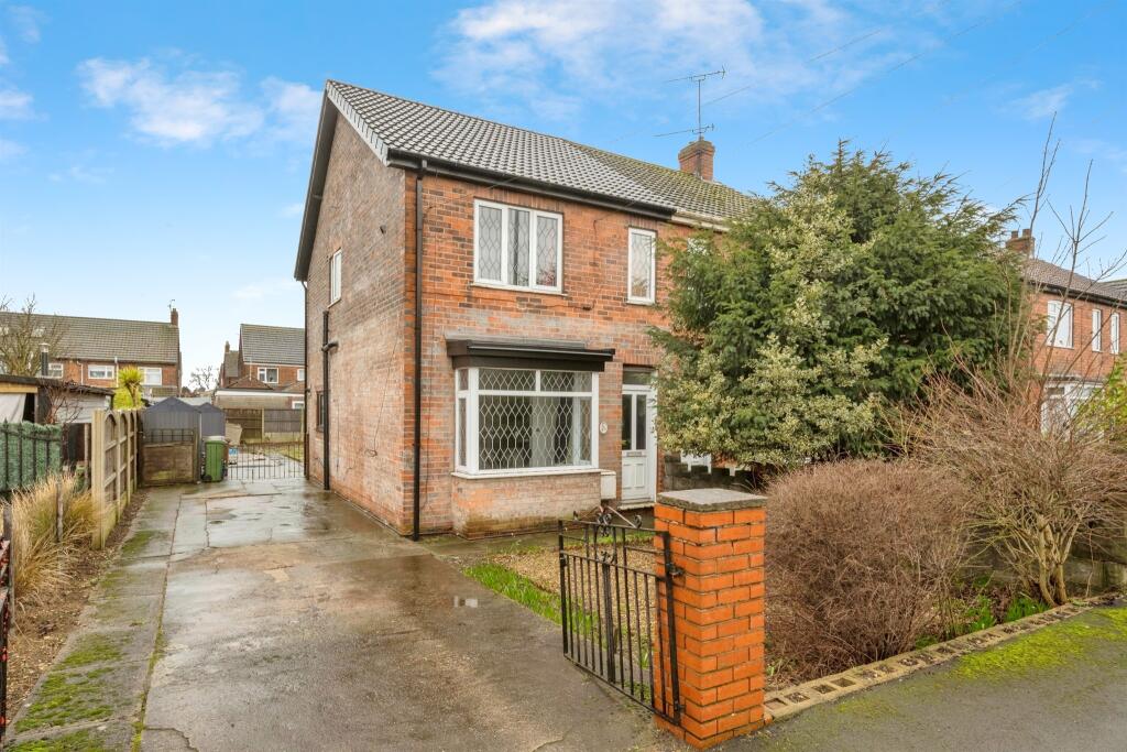 3-bed semi-detached on Rowland Road, Scunthorpe, £115,000