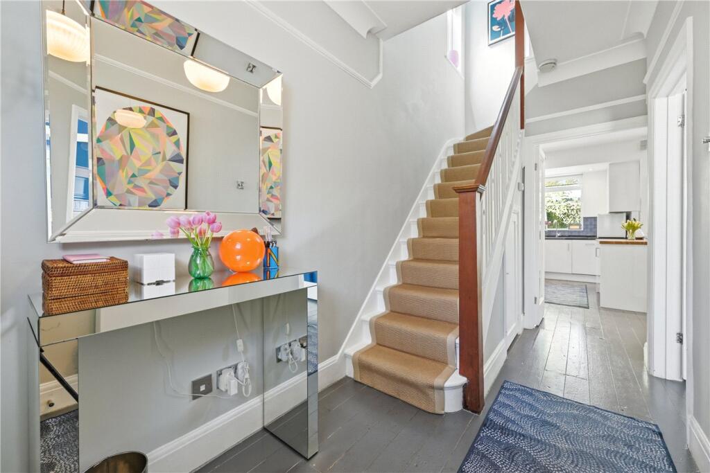 House in London - View 2