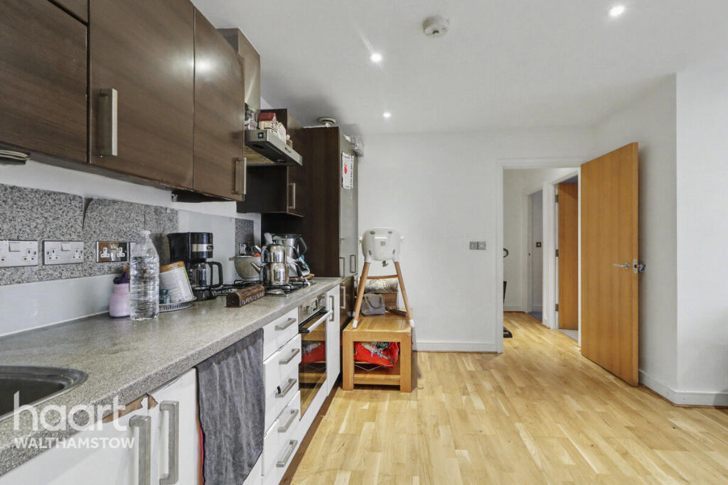 2-bed apartment on Thomas Jacomb Place, Walthamstow, £450,000