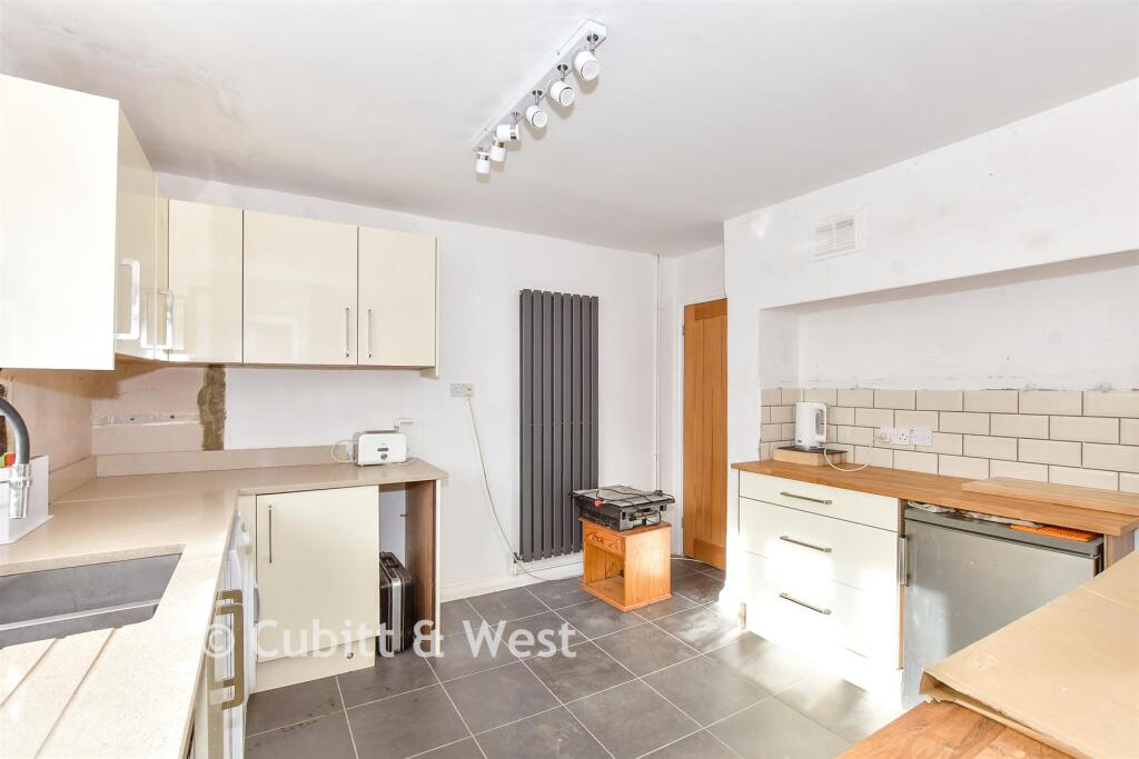 House in Portsmouth - View 3