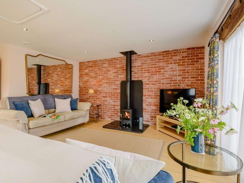Eastbridge Road, Burmarsh, Romney Marsh, Kent, TN29 photo 4