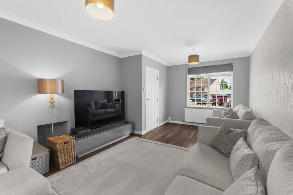 Barnard Road, Sawbridgeworth, Hertfordshire, CM21 photo 2