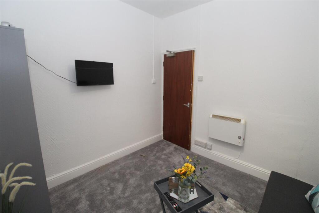 Apartment in Cardiff - View 4