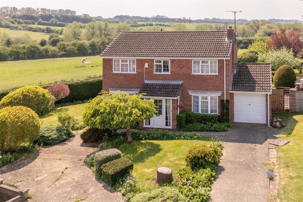 Main image of property: Foxlands, Desborough, Kettering