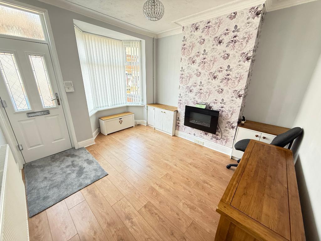 House in Stoke-on-Trent, Sneyd Green - View 2