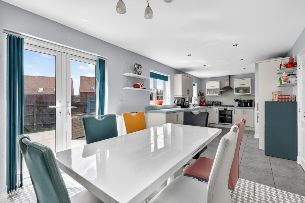 House in Bracknell, Jennett's Park, Hanworth - View 5