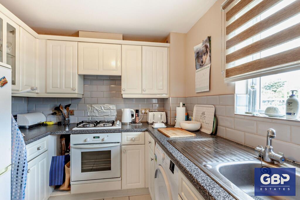 Apartment in Romford - View 3