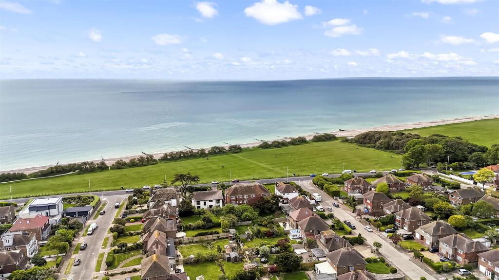 Marine Drive, Goring, Worthing photo 2